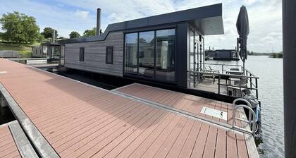 Maasterp - Woonboot 5 by Interhome