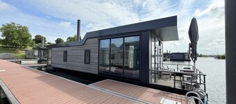 Maasterp - Woonboot 5 by Interhome