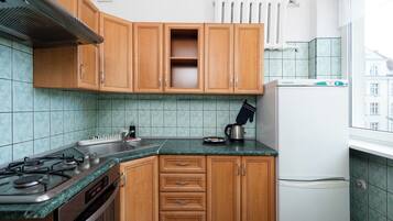 Fridge, oven, stovetop