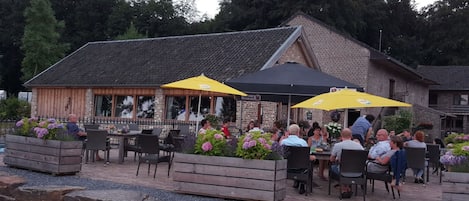 Restauration en plein air