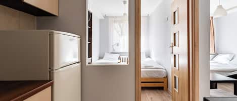 1 habitación, tabla de planchar con plancha, wifi y ropa de cama