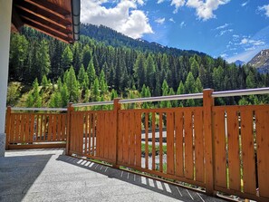 Terrace/patio - Apart Prieth Samnaun, (Samnaun-Ravaisch). by Interhome (Samnaun)