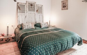 4 bedrooms, travel cot, free WiFi - Awesome home in Sevremont (Sevremont)