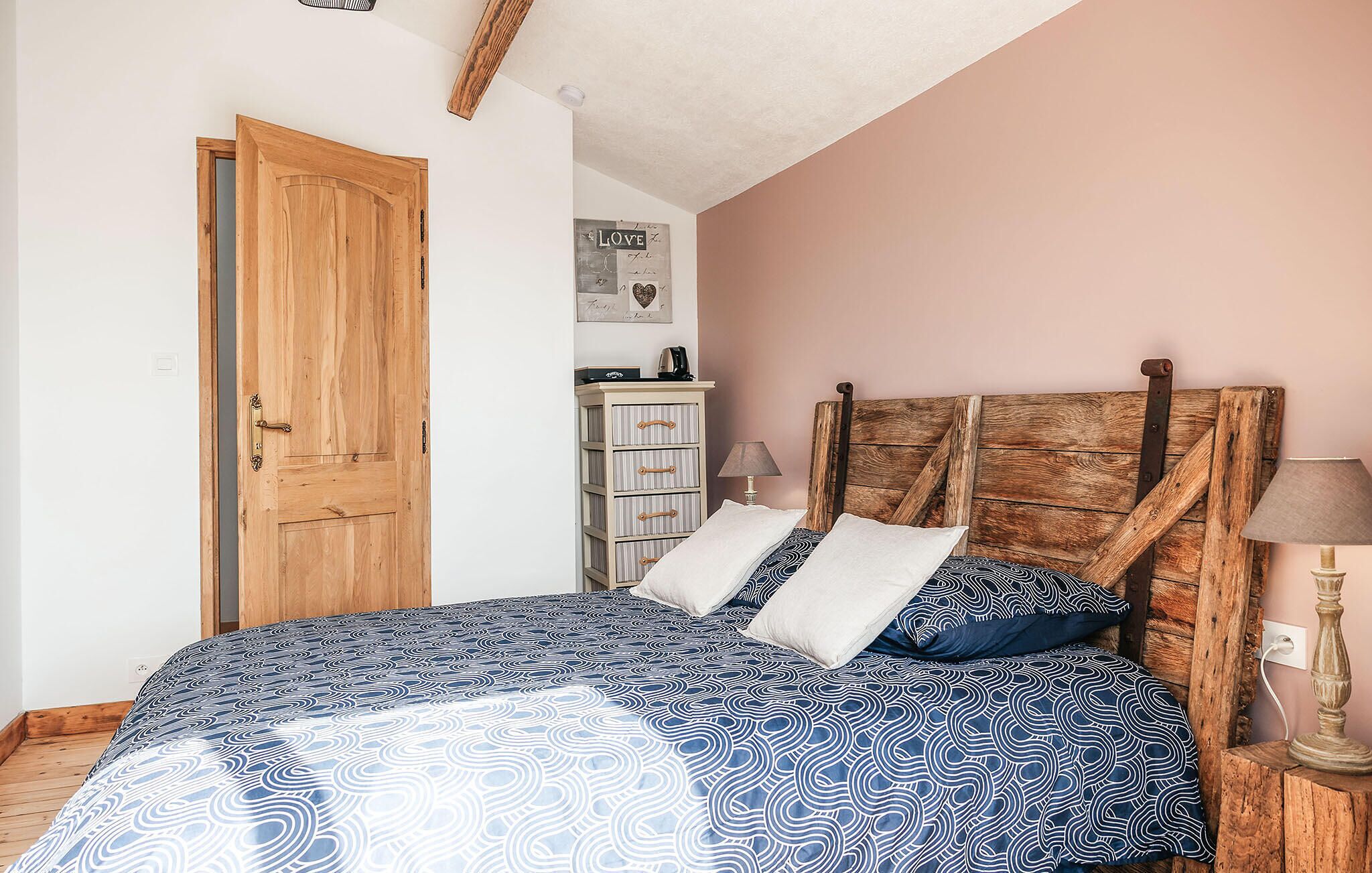 4 bedrooms, travel cot, free WiFi