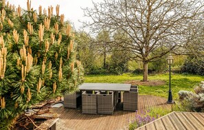 Outdoor dining - Awesome home in Sevremont (Sevremont)