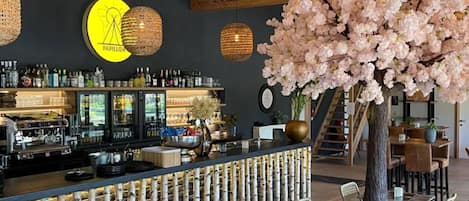 Bar (in der Unterkunft)