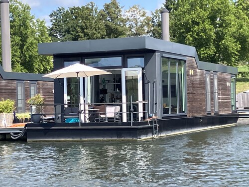 Maasterp - Woonboot 16 by Interhome
