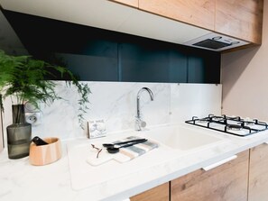Kühlschrank, Kochgeschirr/Geschirr/Besteck