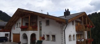 Haus Helvetia, (Samnaun-Compatsch) by Interhome