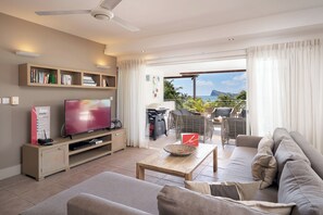 Room - Cape Point Seafront Suites & Penthouses by LOV (Cap Malheureux)