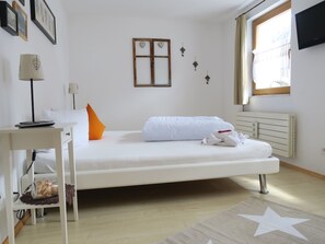 Room - Apartment  by Interhome (Samnaun)