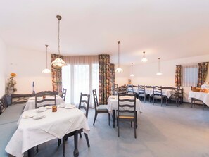 Dining - Appartements Alpin Live, (Samnaun-Laret). by Interhome (Samnaun)