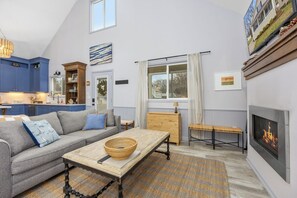 Smart TV, fireplace - Stylish Home with Private Beach (Spring Lake)