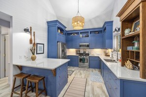 Fridge, microwave, oven, stovetop - Stylish Home with Private Beach (Spring Lake)