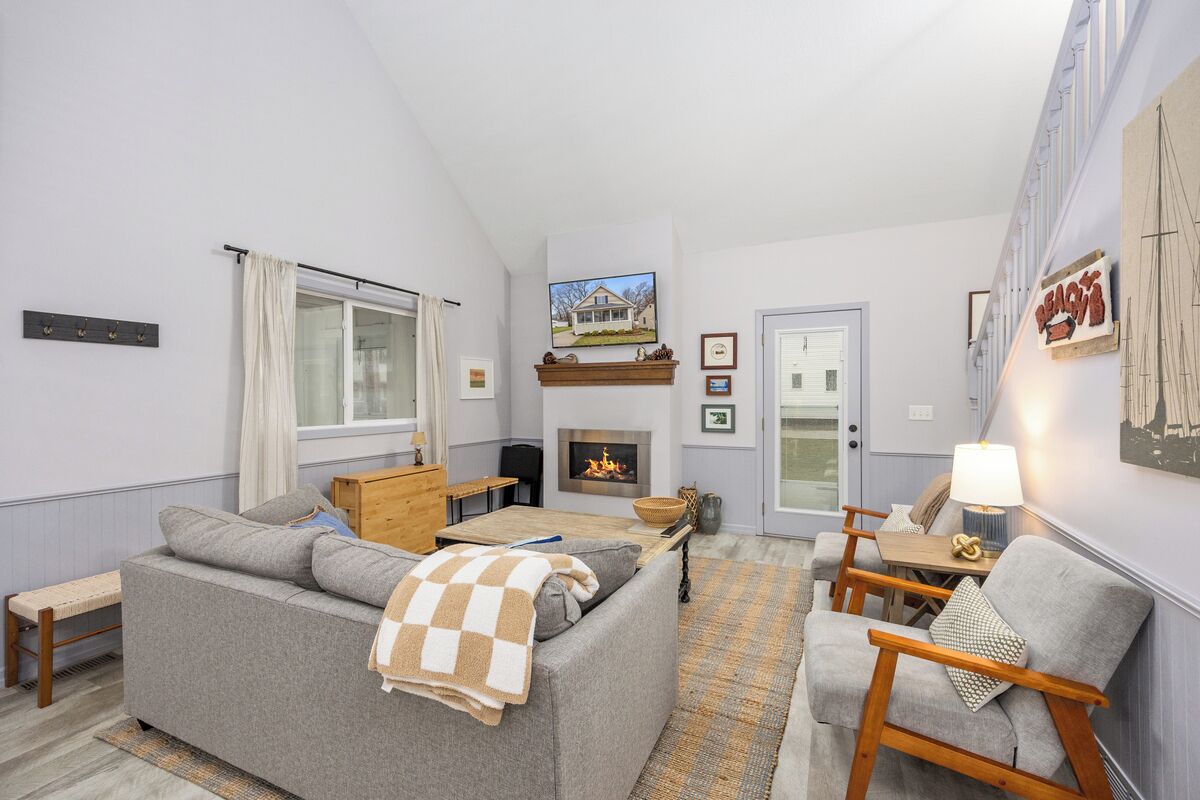 Smart TV, fireplace