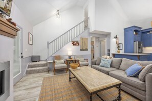 Smart TV, fireplace - Stylish Home with Private Beach (Spring Lake)