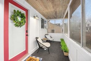 Property grounds - Stylish Home with Private Beach (Spring Lake)