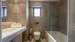 A modern bathroom with a shower, toilet, and sink. - Atlantica Beach Resort (Kos)
