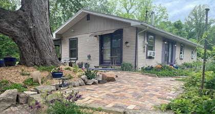 Charming 4-bedroom country home; AC and full kitchen between Pomeroy & Athens