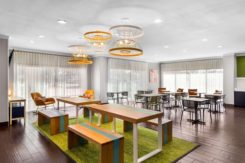Spark By Hilton Pearland