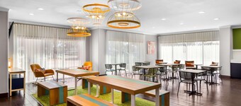 Spark By Hilton Pearland