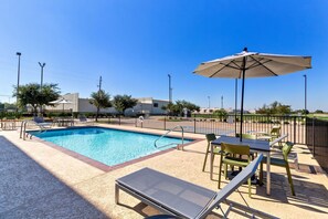 Pool - Spark By Hilton Pearland (High Island)