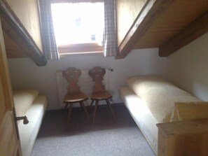 Room - Apartment  by Interhome (Scuol)