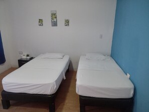 Dubbelrum eller tvåbäddsrum för familj - utsikt mot poolen