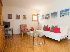 TV, DVD player - Haus Betschart, (Scuol) by Interhome (Scuol)