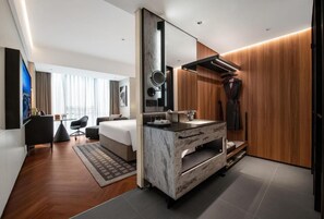 Ylelliset vuodevaatteet, untuvapeitot, memory foam -patjalliset sängyt