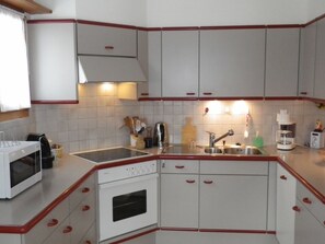 Refrigerador, microondas, horno y lavavajillas 