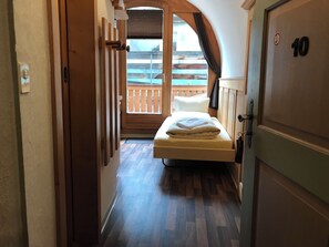 Room - Apartment  by Interhome (Scuol)