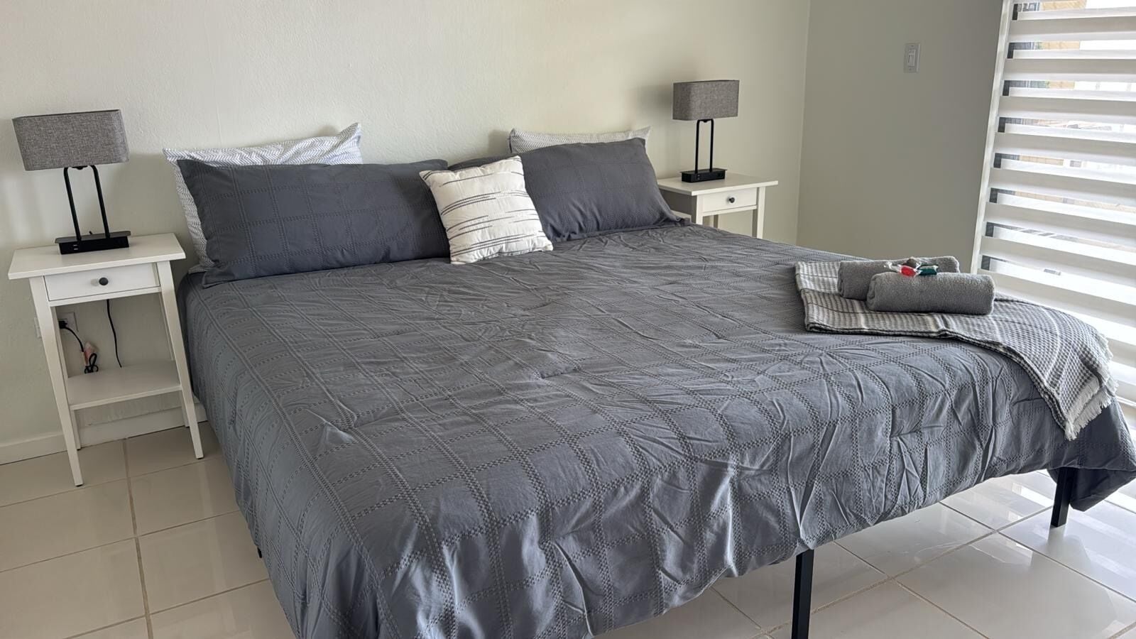 2 chambres, fer et planche à repasser, Wi-Fi, draps fournis