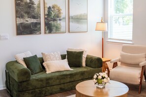 TV - 3-bedroom house in fabulous Summerton next to lake (Summerton)