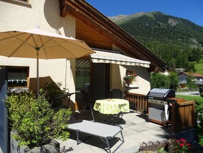 Outdoor dining - Arsura, (Zernez). by Interhome (Zernez)