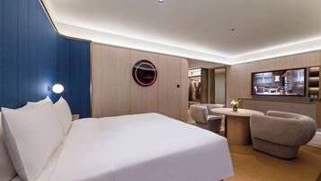 Executive Double Room | Premium bedding, free minibar, desk, laptop workspace