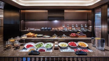 Tägliches Frühstücksbuffet gegen Gebühr