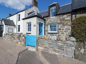 Exterior - POST COTTAGE, romantic, country holiday cottage in Arisaig (Arisaig)