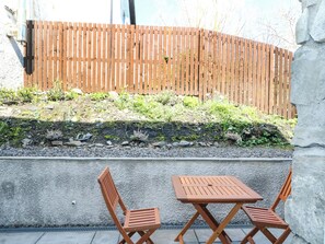 Outdoor dining - POST COTTAGE, romantic, country holiday cottage in Arisaig (Arisaig)