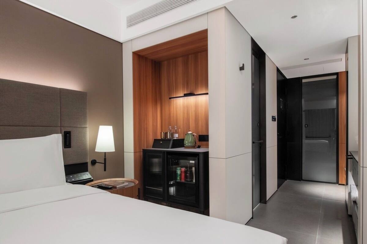 Superior Double Room, City View | Desk, blackout drapes, soundproofing, iron/ironing board