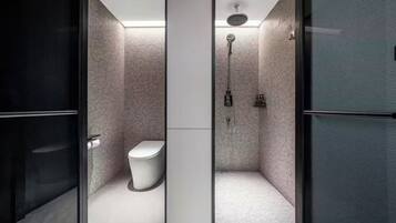 Superior Twin Room | Bathroom | Shower, eco-friendly toiletries, hair dryer, bathrobes