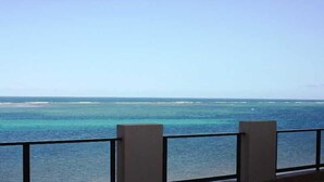 A view of the ocean from a balcony with a railing. - Sun Africa Beach Resort (Mombasa)