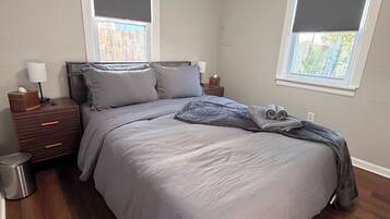 2 bedrooms, iron/ironing board, Internet, bed sheets