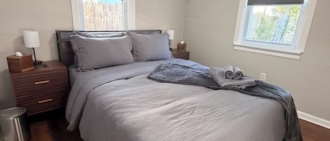 2 bedrooms, iron/ironing board, internet, bed sheets