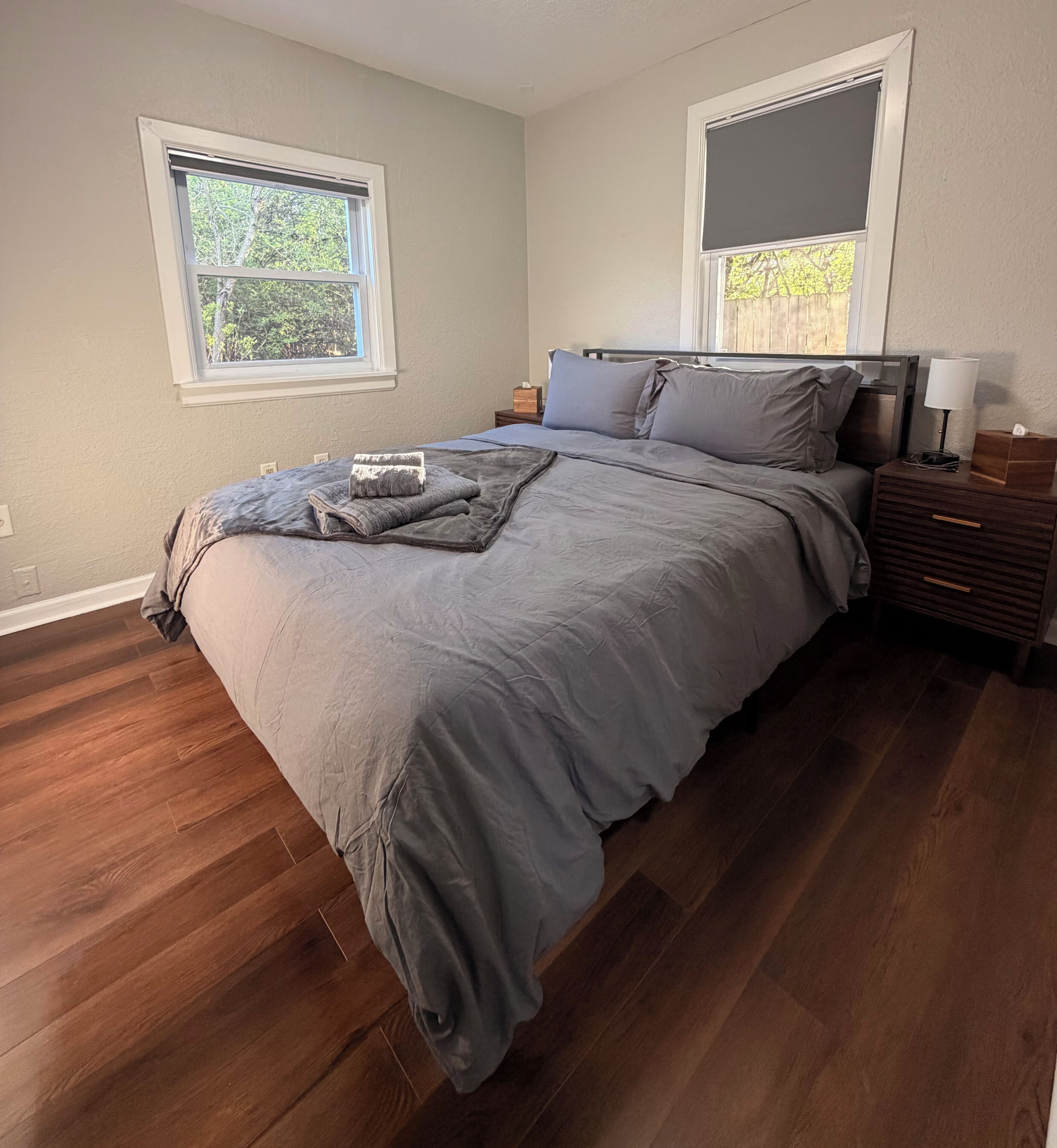 2 habitaciones, tabla de planchar con plancha, internet y ropa de cama 