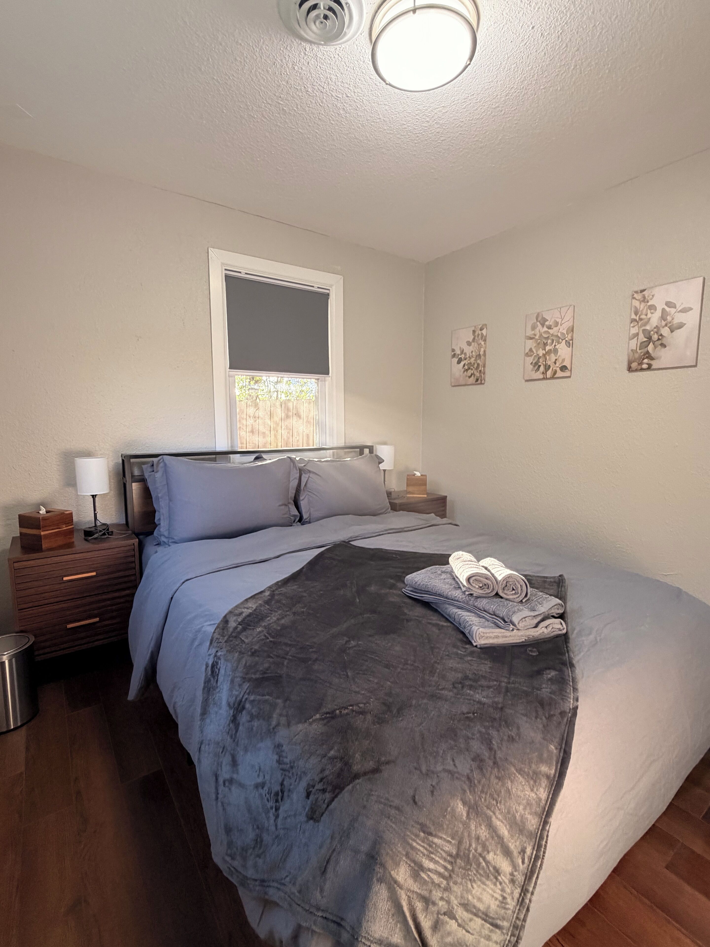 2 bedrooms, iron/ironing board, internet, bed sheets