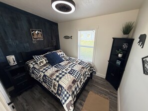 3 bedrooms, WiFi, bed sheets - Marvelous 3-bedroom cabin with AC in Garden City (Garden City)