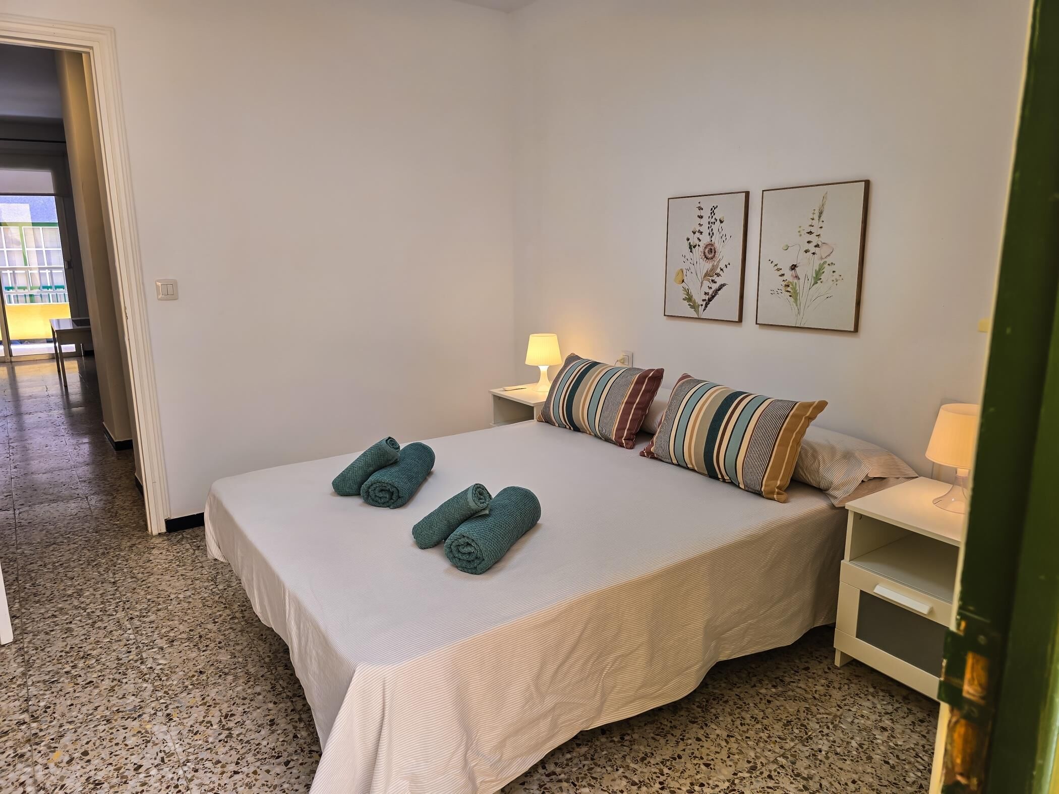 1 habitación, tabla de planchar con plancha, internet y ropa de cama 