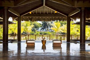 Lobby - Indura Beach & Golf Resort, Curio Collection (Tela)