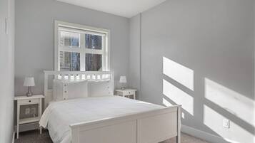 2 bedrooms, internet, bed sheets